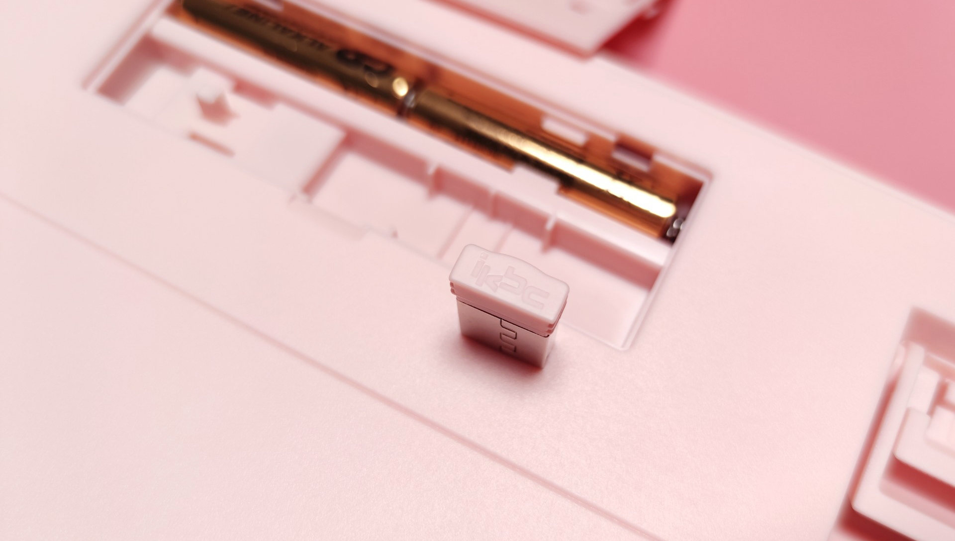 ikbcw210和黑峡谷x5选哪个好,ikbcw210无线蓝牙键盘续航测试