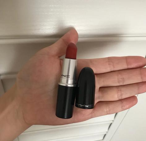 mac最火的口红色号今年,今年最流行的mac口红色号