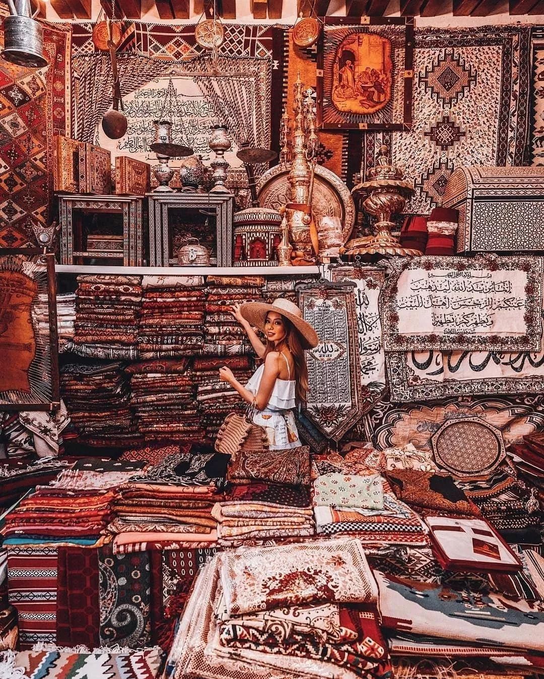 迪拜街头捡到一辆豪车,迪拜豪车坟场里的废弃豪车