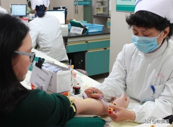 连续几个月不来月经才算绝经,连续好几天褐色血但是不来月经