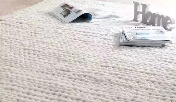 衣服粘了毛絮快速清除,洗衣机洗出来的衣服粘毛怎么办