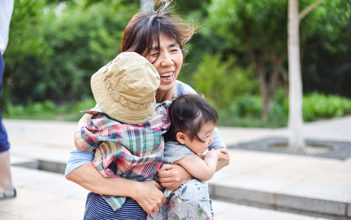 姥姥逗5岁外孙付“保姆费”，外孙回答很现实，气得姥姥想生二胎