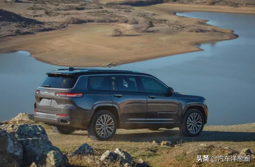 2003款jeep大切诺基v8,jeepv8大切诺基越野视频