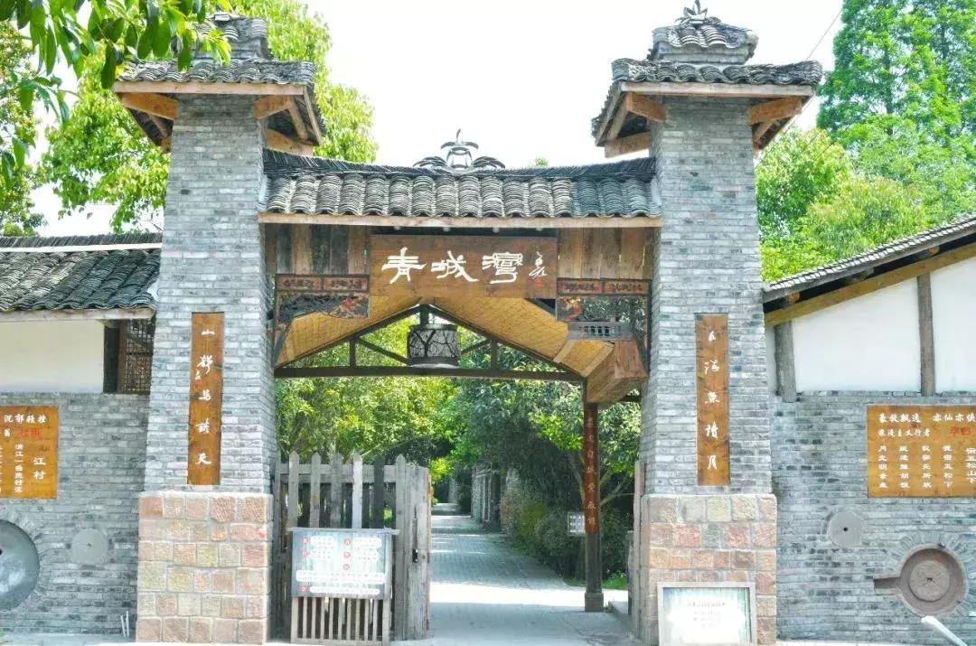 听我的，国庆这样玩！@24处都江堰好玩地，不止拜水问道、诗乡金秋，水灵妹带你解锁更多新耍法~