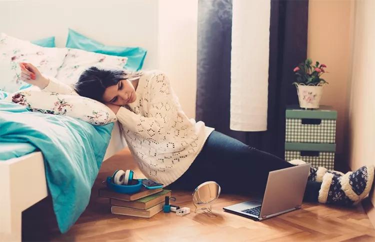 成人每年有131天感到无聊，与注意力情绪有关，外向的人更易无聊