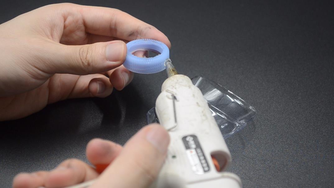 厨房里放个塑料瓶太厉害了，现在知道也为时不晚，尽早叮嘱家里人