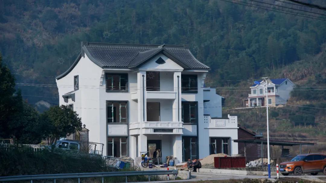 这栋和明信片一样美的乡村别墅样板间，会落在你家宅基地吗？