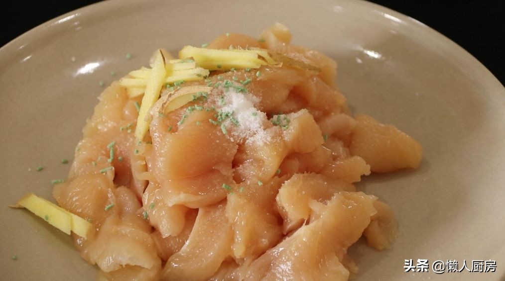 鸡胸肉怎么打汁吃最减肥,手撕鸡胸肉不柴的方法