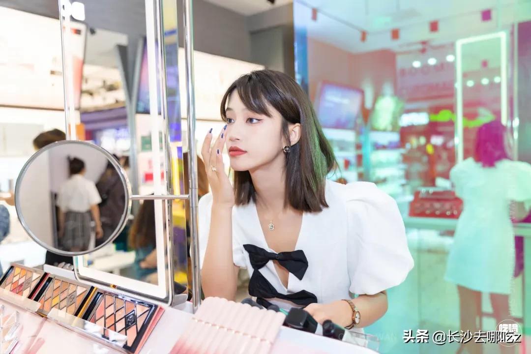 全能艺人符龙飞闪现BOOM!FRESH!与40+百万级红人定义美妆新空间