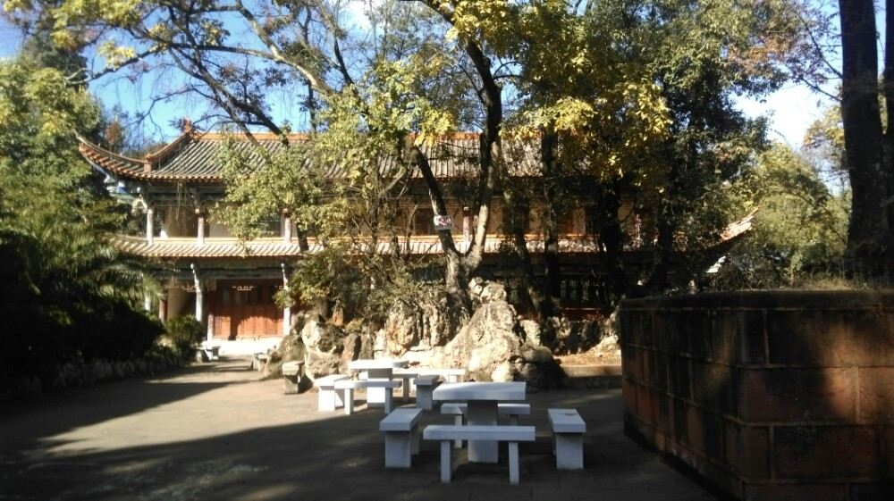 昆明有什么好玩的景点推荐一下,昆明有些什么好玩的景点推荐一下