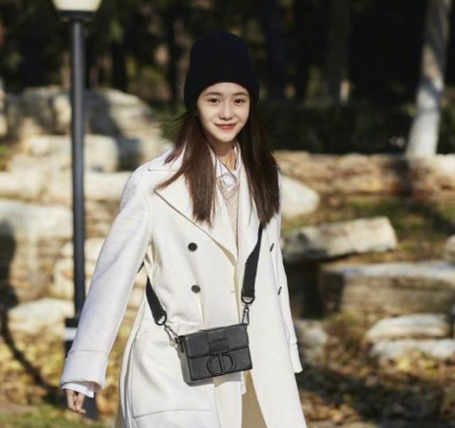 周冬雨28岁就有接班人?新谋女郎刘浩存资源顶配,背景不简单