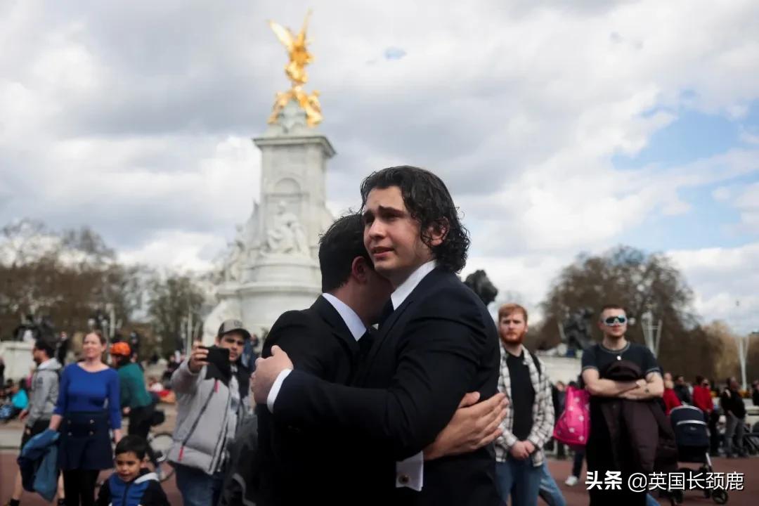 “感谢74年的陪伴，来生一定要再做我的爱人，好吗？”