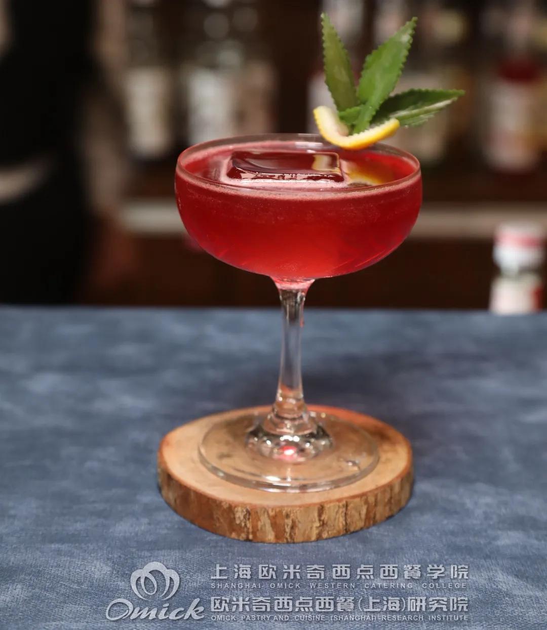 怎么样才能成为一名调酒师,你适合做发型师吗