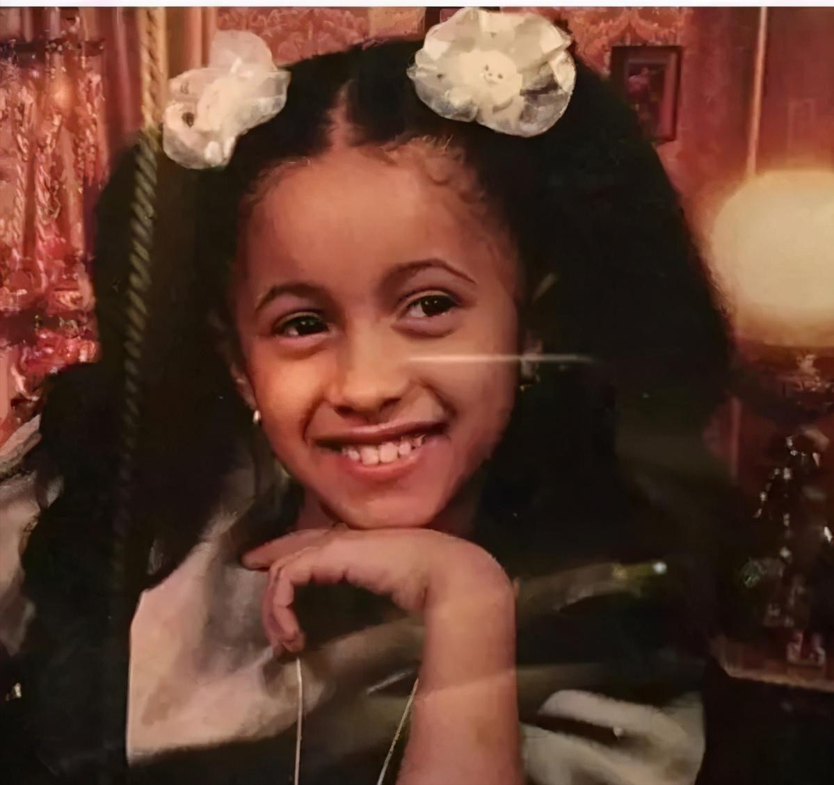 疯狂热爱中国的CardiB：逆袭之路堪称传奇，被网友尊称为卡老师