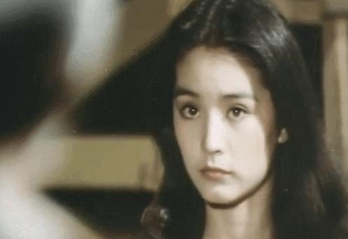 3个亦雌亦雄的大美女，一个46岁自杀，一个不婚不育，一个嫁富商