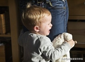 宝宝粘人的妙招,宝宝太黏人怎么办育儿视频
