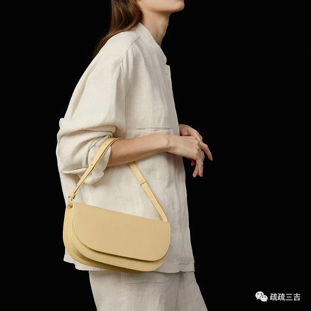 韩剧小女孩看上一款包,韩国小姐姐都背什么包包