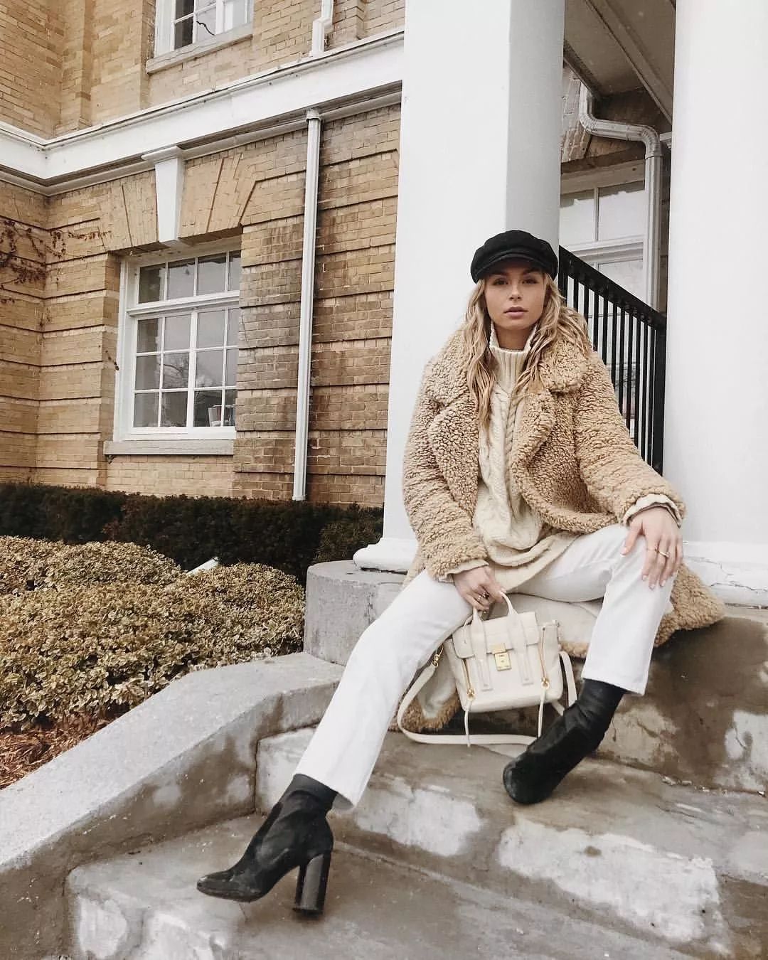 一条白裤子，搭配所有大衣！时髦精必备，给你整个冬天的高级感