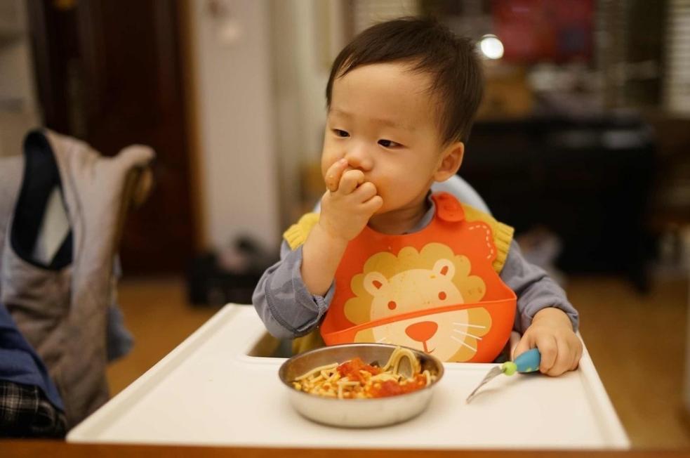 3种自杀式喂饭，正在让孩子患上厌食症，别以为是为他好