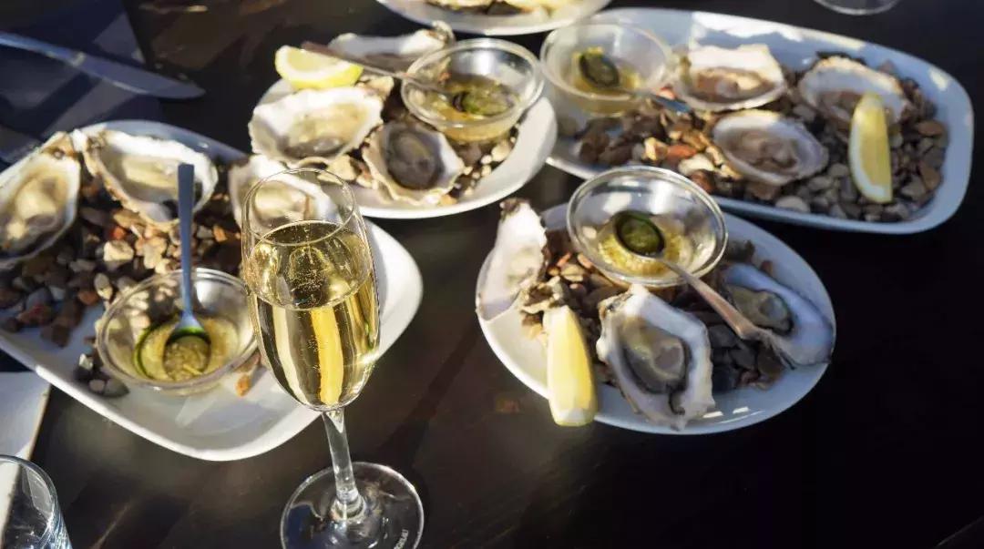 吃生蚝是怎样的体验,生蚝是生吞的吗