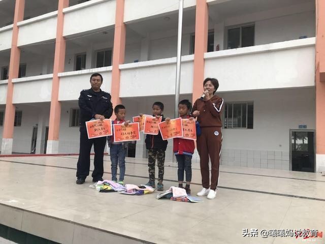 小学生捡到小婴儿,校门口捡到一个婴儿