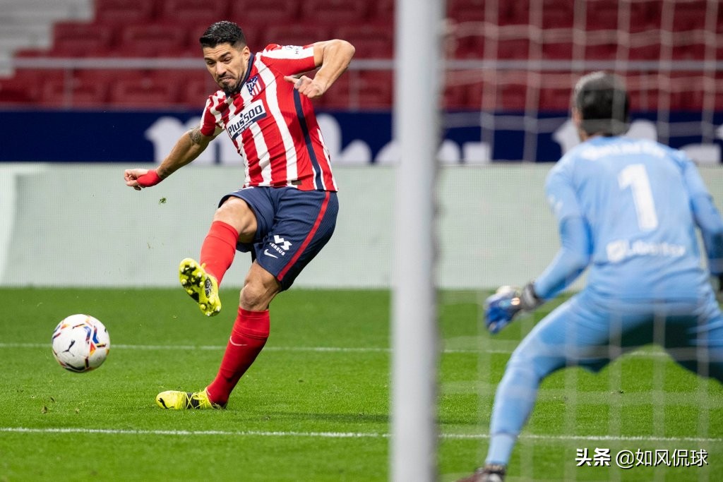 苏亚雷斯踢疯八千万巨星,苏亚雷斯一脚踢出了整个盛夏