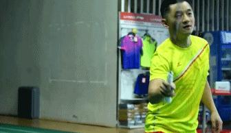 最简单的接杀技巧,足球过人中的四两拨千斤讲解