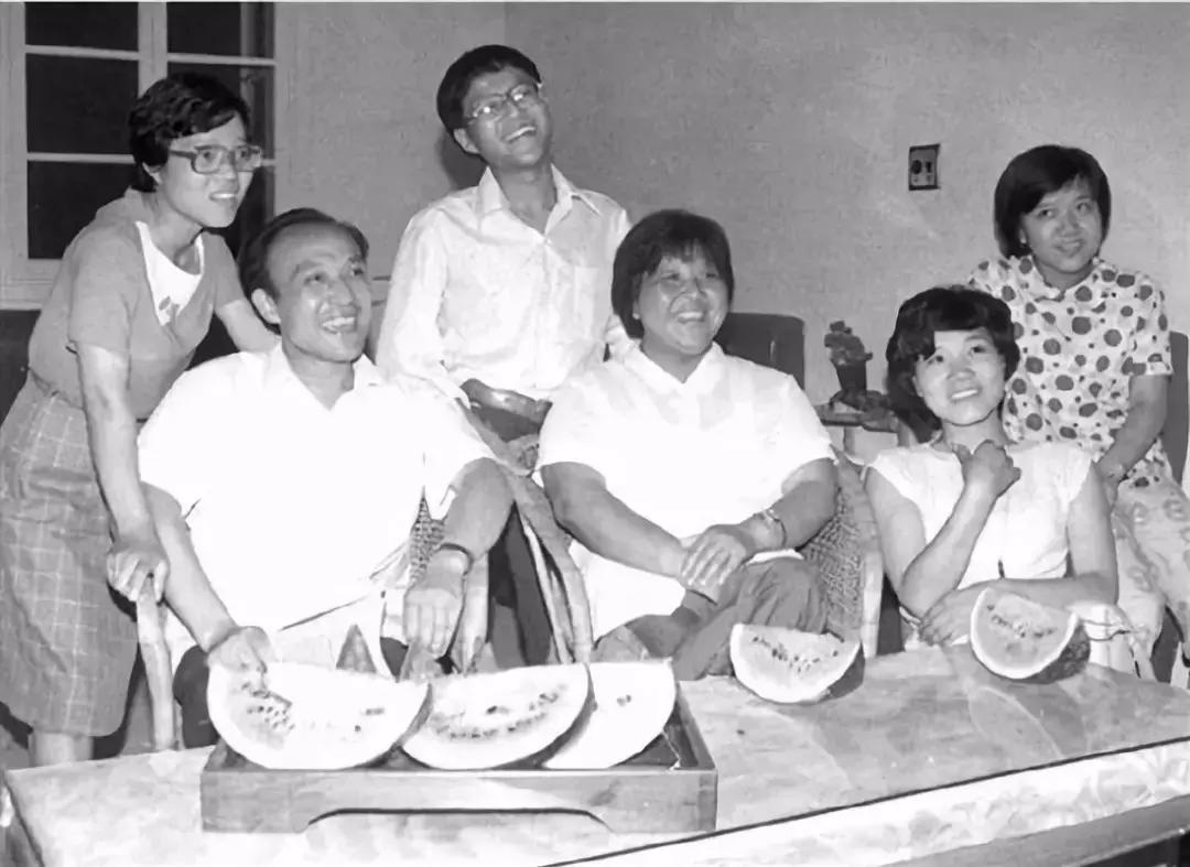 梦到上家公司倒闭赔钱给我,做梦梦到我破产