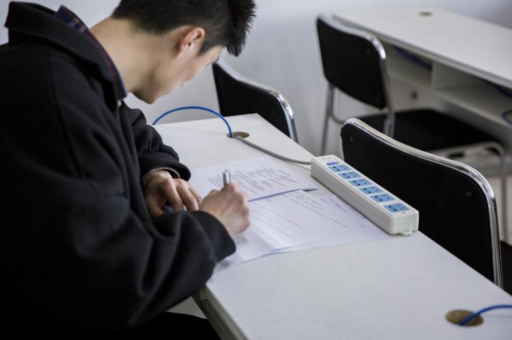 如何让码农直通CTO？探访百战卓越班的衡水中学模式