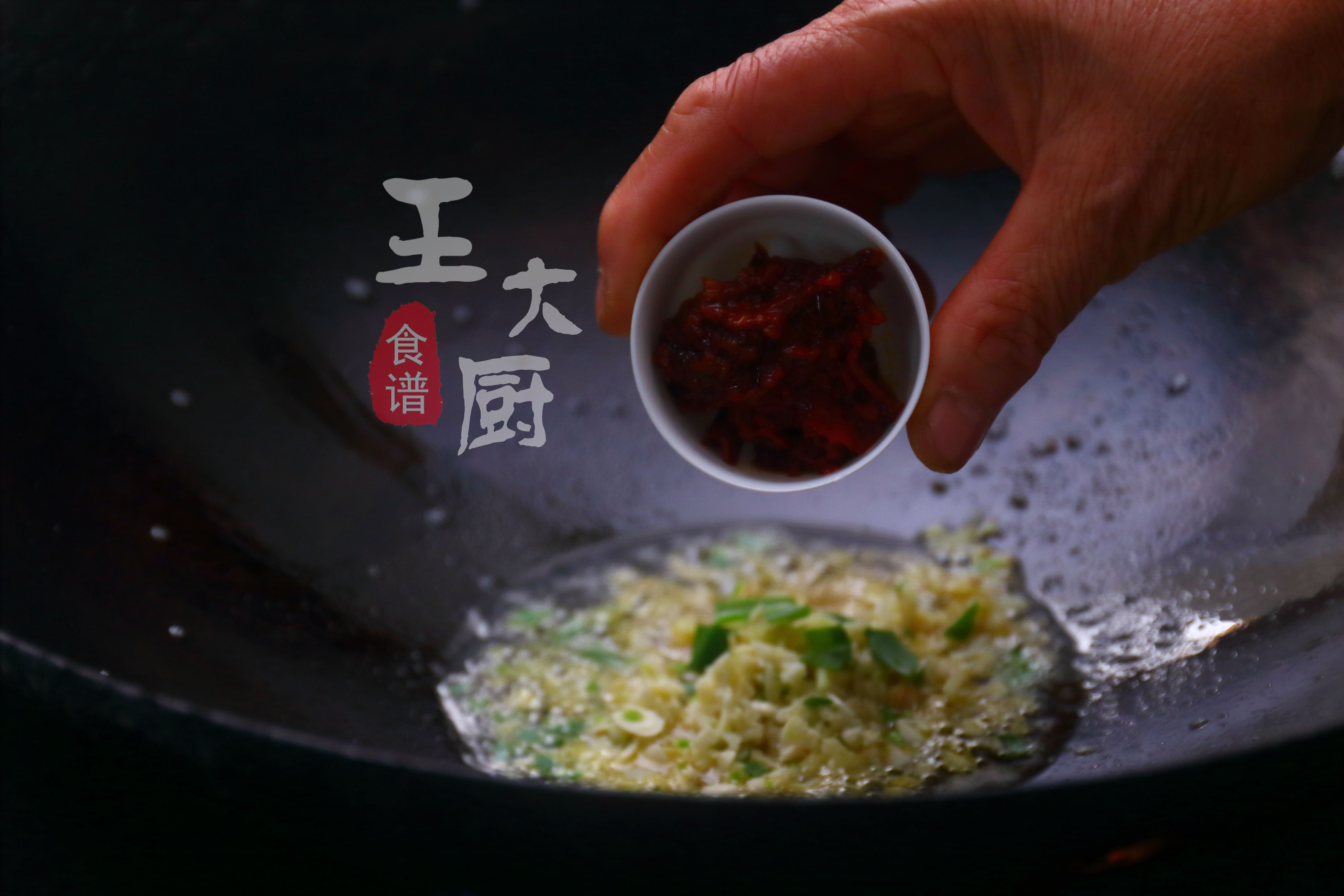 干烧小鲫鱼怎么做好吃视频教程,干烧鲫鱼和红烧鲫鱼哪个更好吃