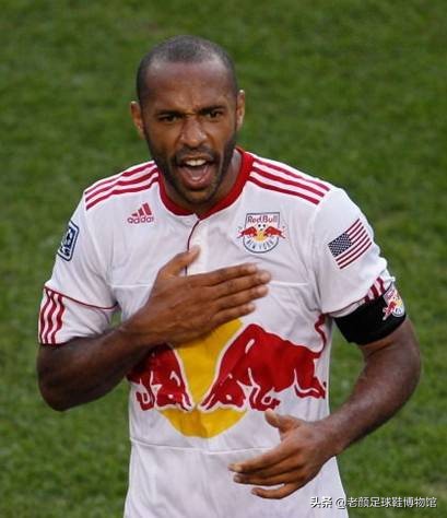 枪王加盟巴萨如愿获得欧冠，生涯唯一污点用手将法国队拍进世界杯