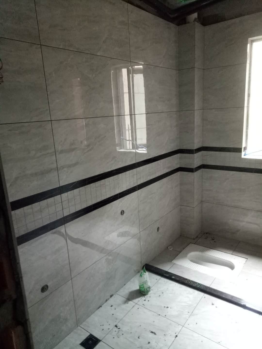 永川装修公司，永川青苹果装修队置城荣华府贴砖图片