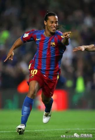 足球技战术训练视频,足球体能训练10种训练手段