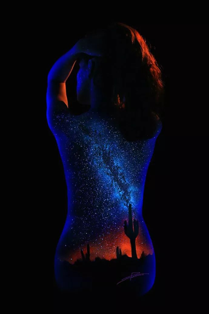 艺术家用人体作画，创作出梦幻至极的夜光人体彩绘