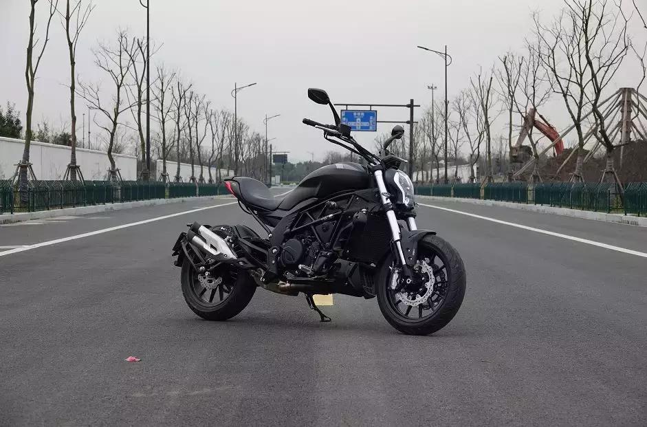 贝纳利502c和本田cb500x哪个好,贝纳利502c评测骑士网