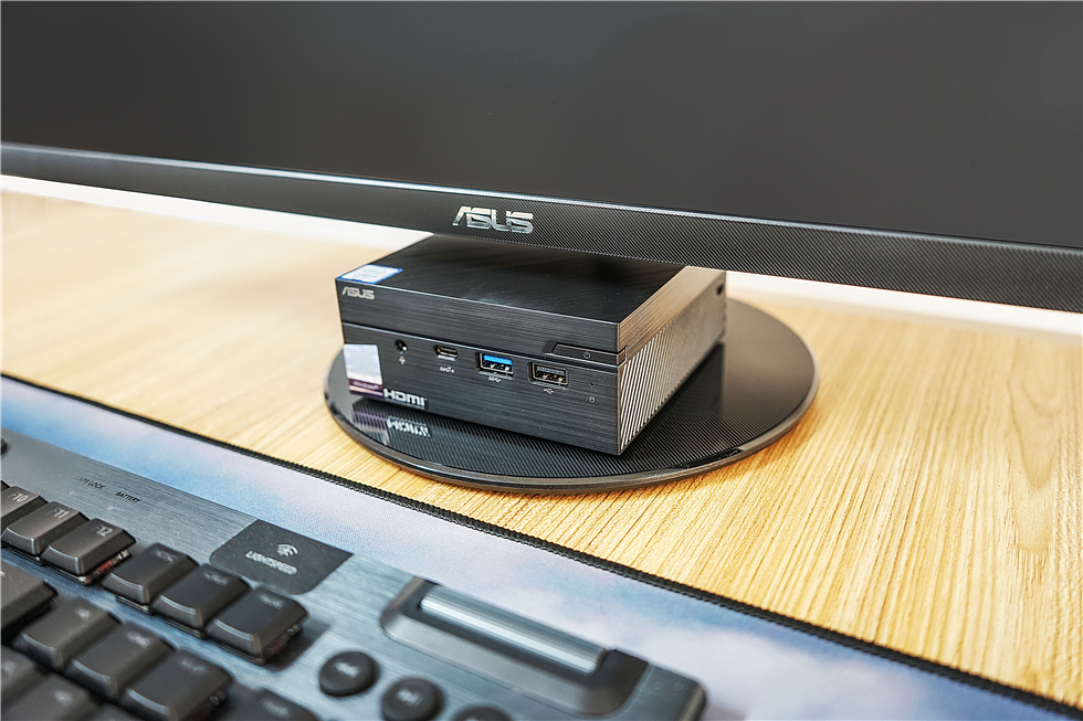 华硕超薄上网本,方便学习用的小计算机小巧