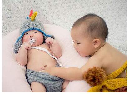 新生儿肚脐眼出血如何消毒,新生儿肚脐眼碘伏消毒出血了