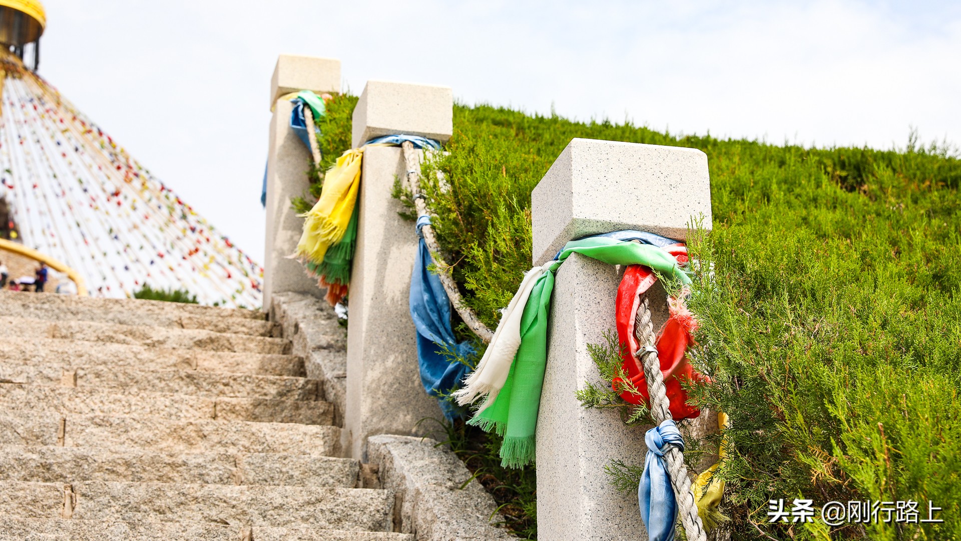 鄂尔多斯的伊克昭敖包,被誉为中国第一敖包,免费开放