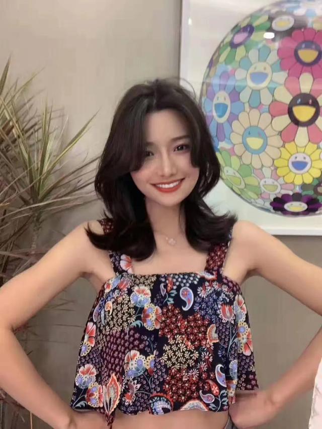 适合发际线低圆脸宽脸女生的发型,适合脸小额头窄长脸型的发型