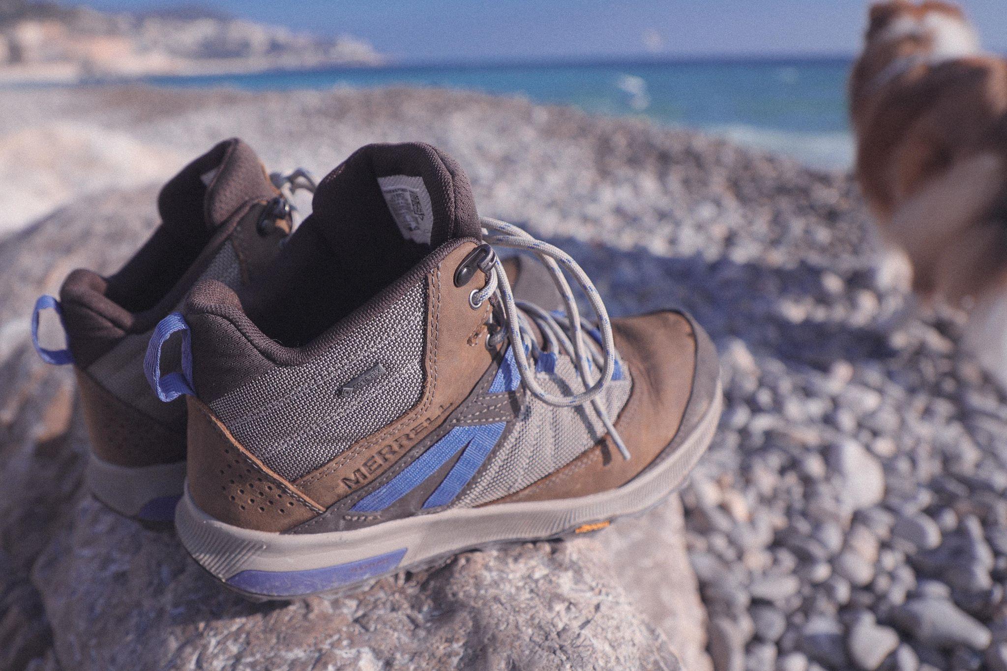 穿着徒步鞋去和爸爸爬山,merrel登山鞋男