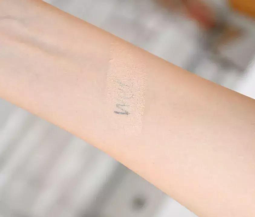 12小时不脱妆保湿提亮遮瑕,春夏妆容持久不脱妆的秘密