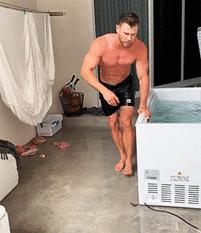 锤哥雷神身材,雷神锤哥露腹肌片段