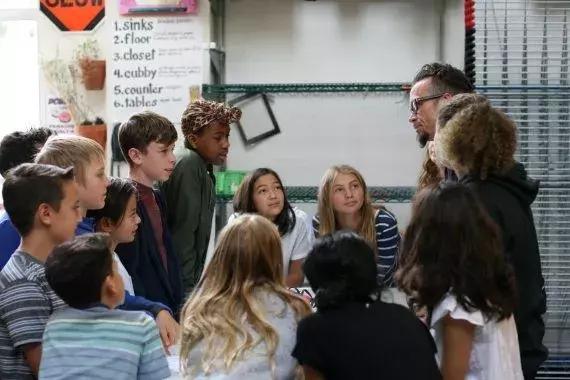 老师把同桌安排一个差生怎么办,我家孩子被老师开除了怎么办