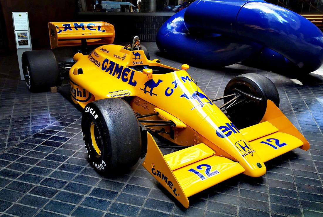 回顾经典F1涂装忽然发现大都是“移动的烟盒”