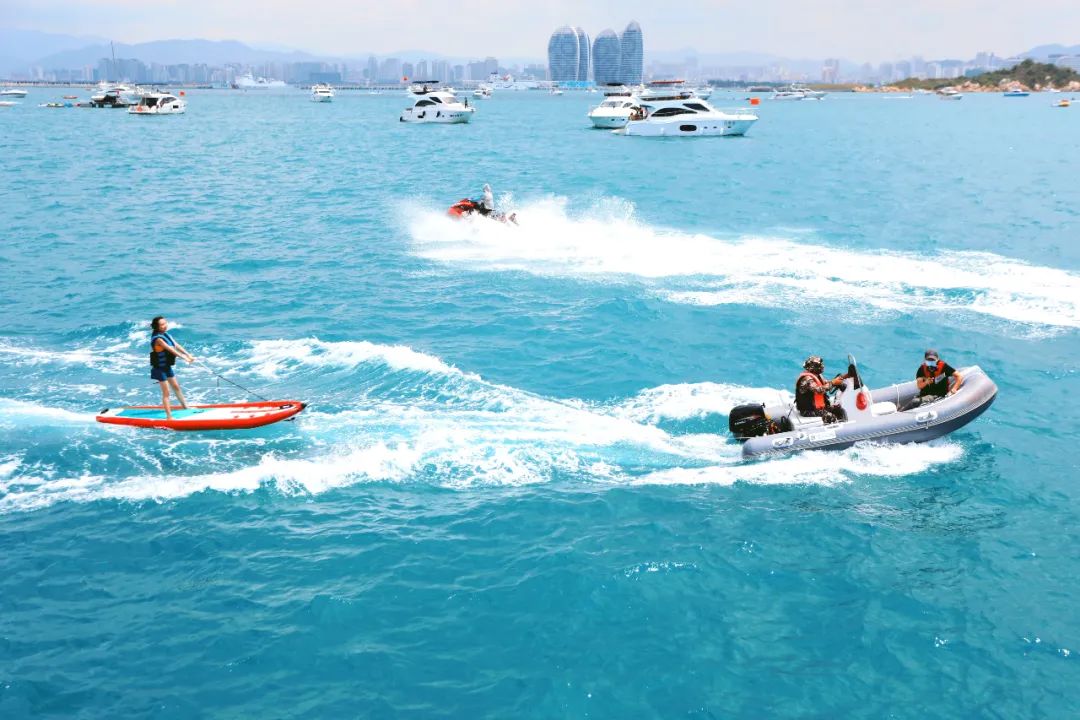 三亚豪华游艇出海一日游靠谱吗 (三亚游艇出海小攻略只要人均200元)