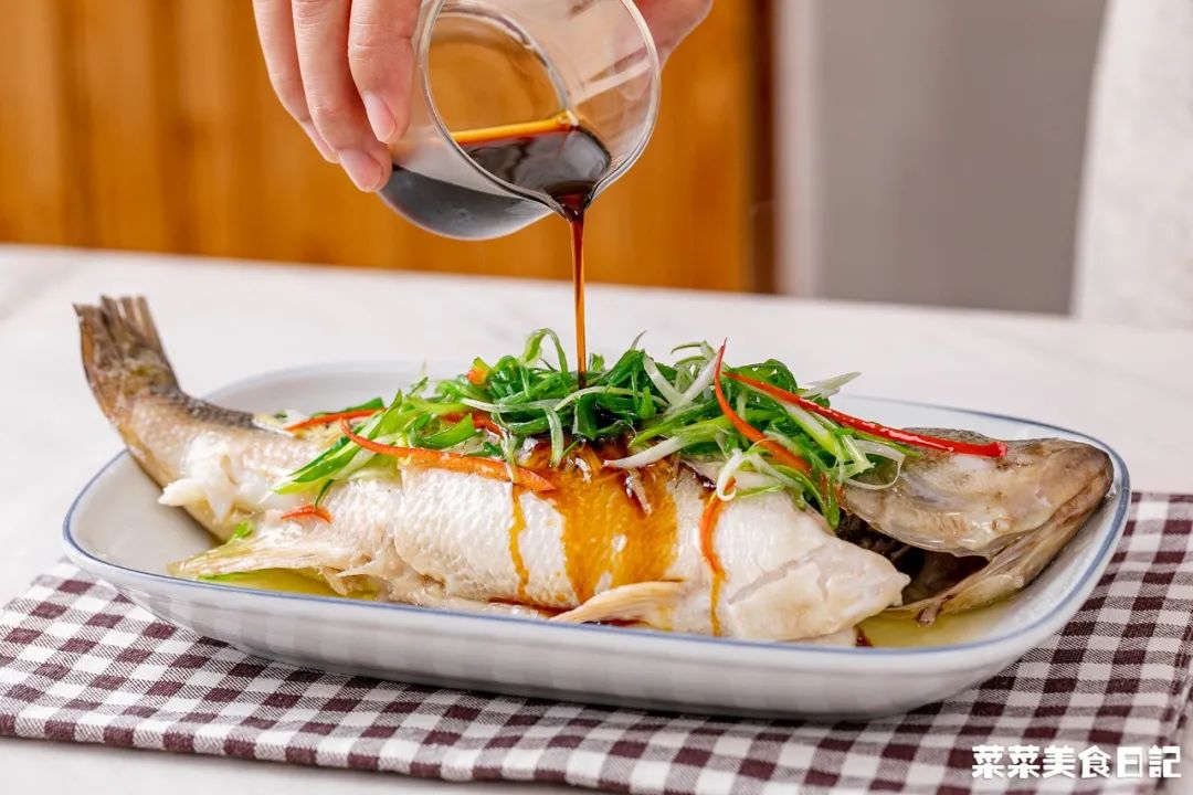 上班族午饭微波炉加热,微波炉解决一日三餐