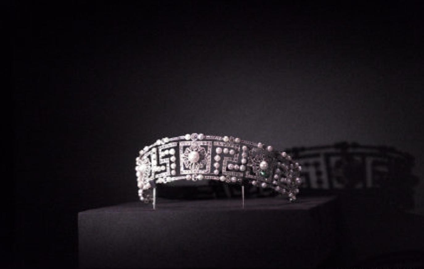 刘嘉玲收藏的王冠是多少钱,刘嘉玲的古董皇冠