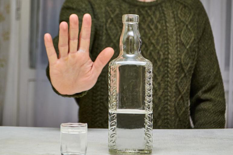 肝癌早期皮肤会出现红点吗,肝癌患者出现皮肤红色斑点