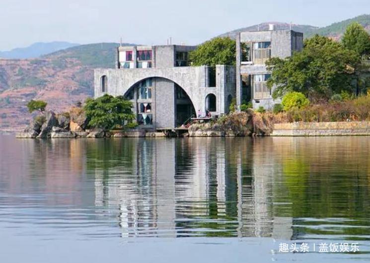 杨丽萍豪华酒店解封变艺术馆，100元一位云南咖啡，却获网友支持