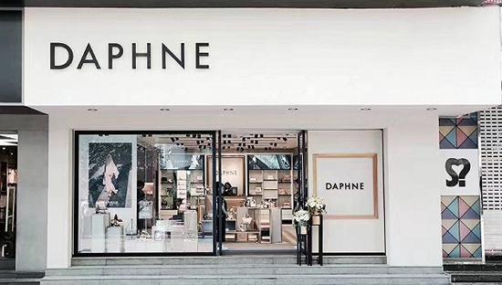 年轻人为什么不买奢侈品了,达芙妮为什么没人买